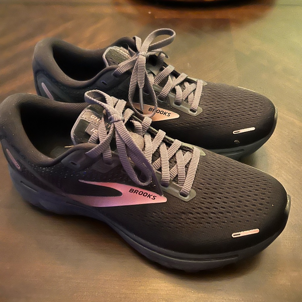 Brooks Ladies Sneakers